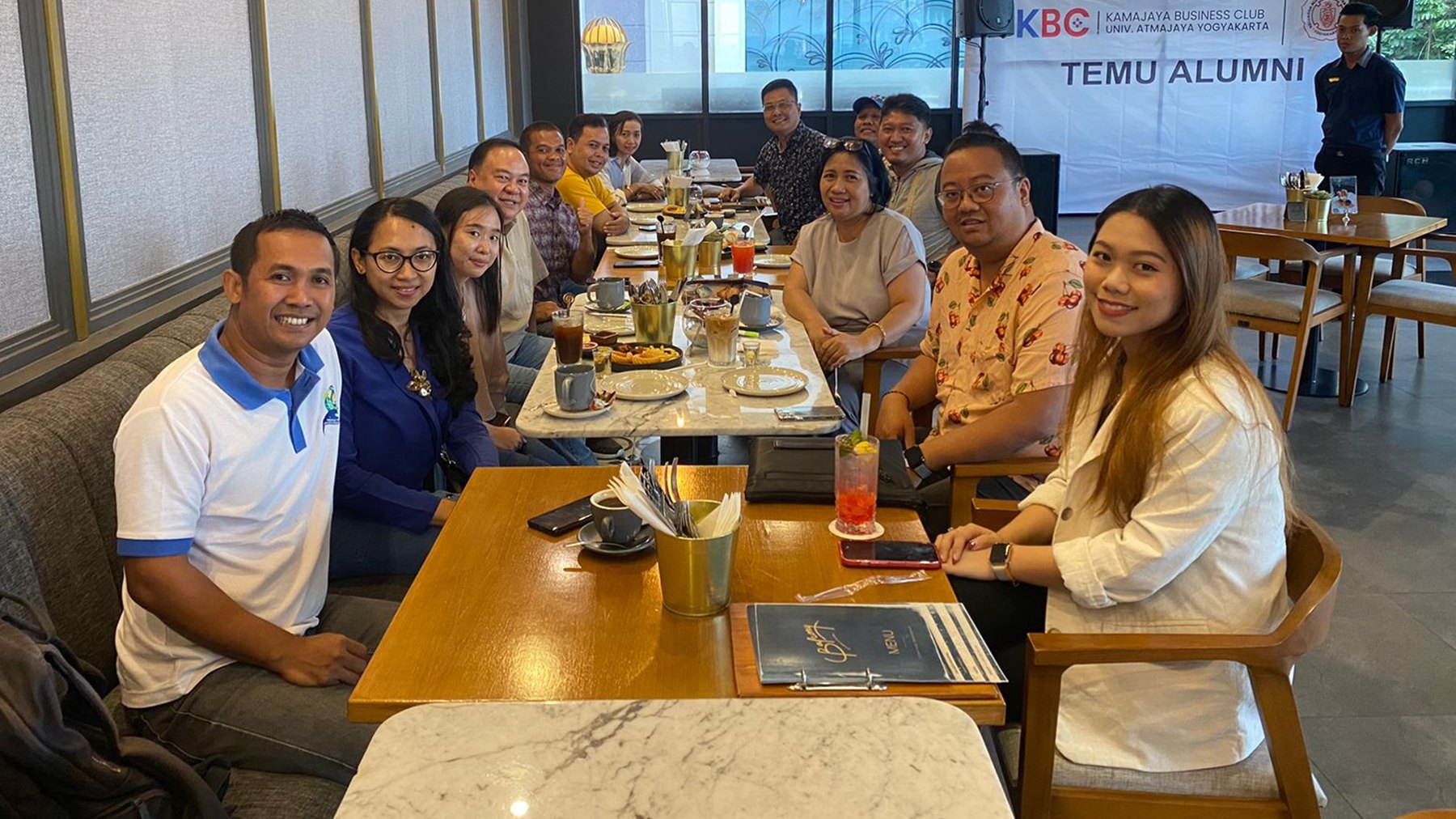 Kegiatan temu alumni Kamajaya Business Club